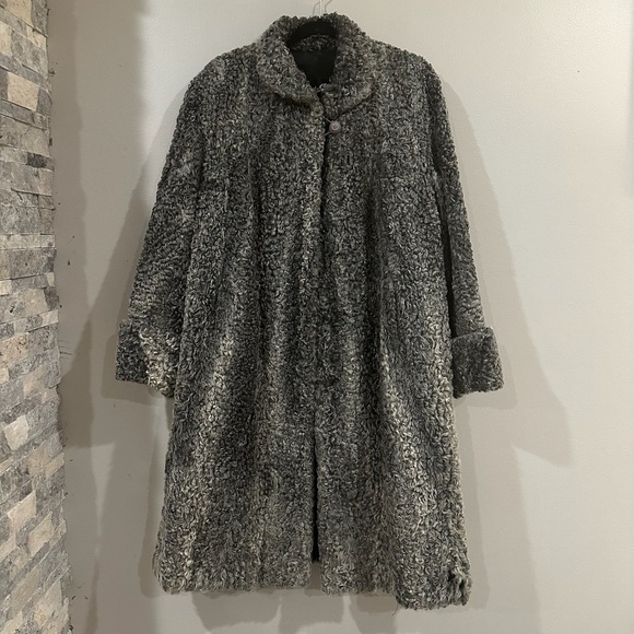 Gray Teddy/Lambs Jacket/Coat with Cozy Texture and Classic Silhouette. - Picture 1 of 16